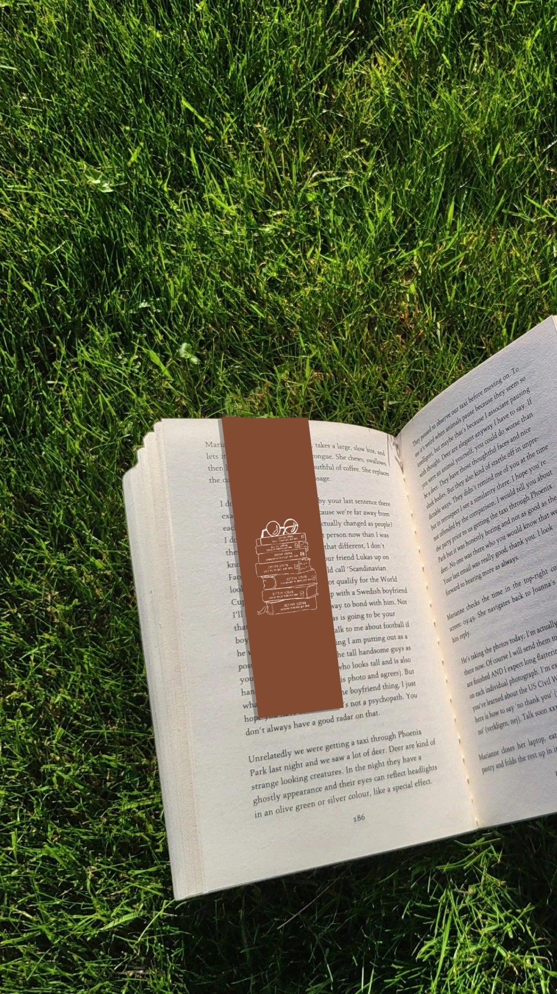Harry potter books with specs line art magnetic Bookmark
