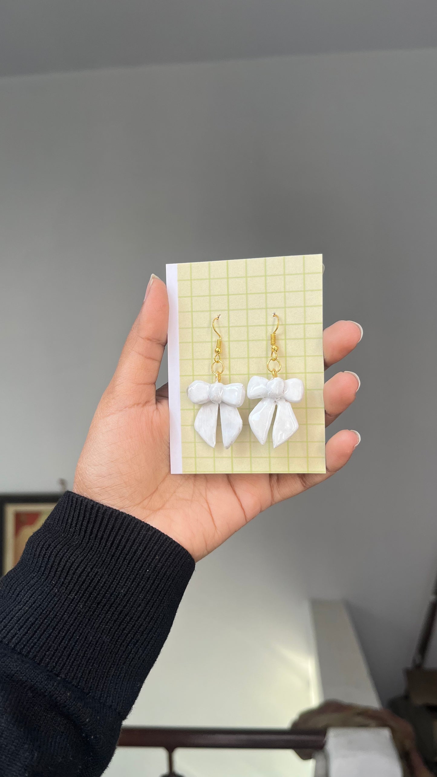 White bow Earrings