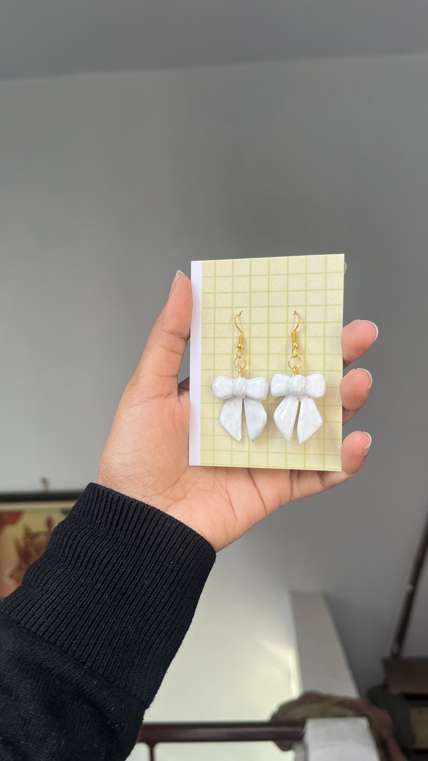 White bow Earrings