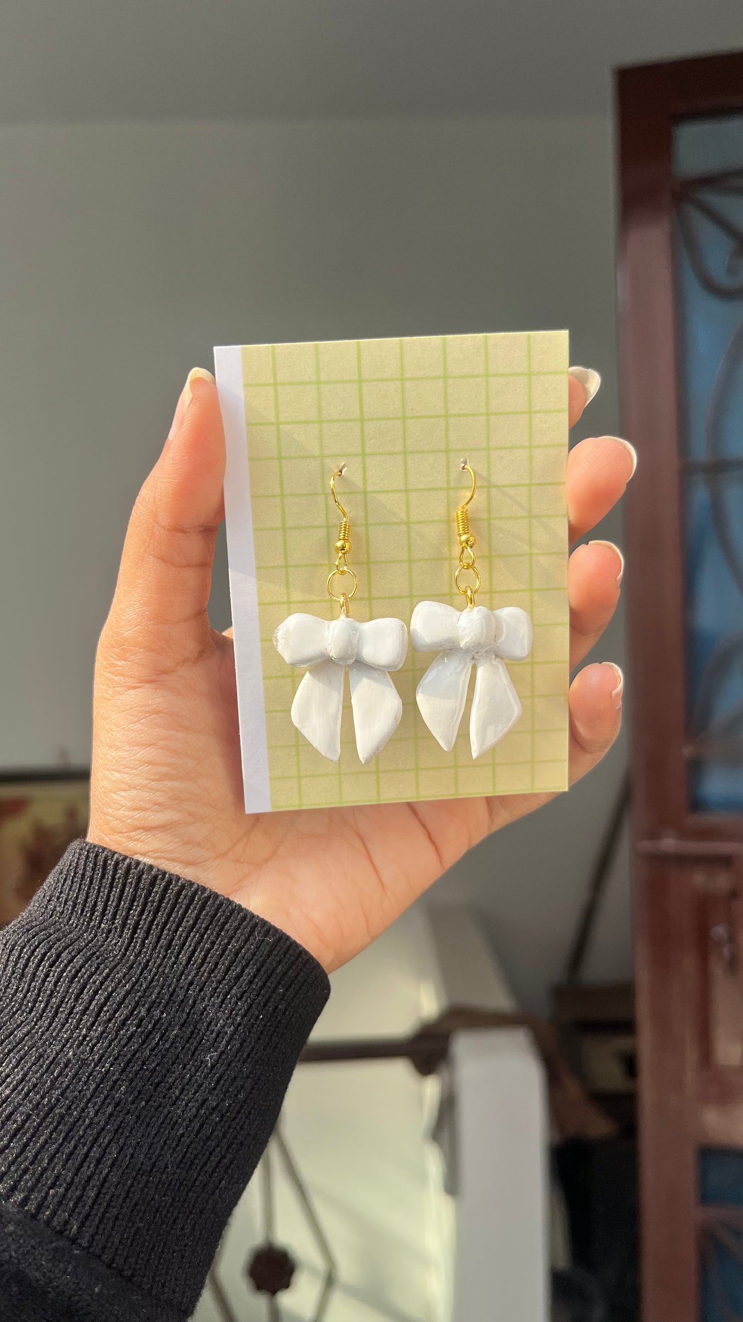 White bow Earrings